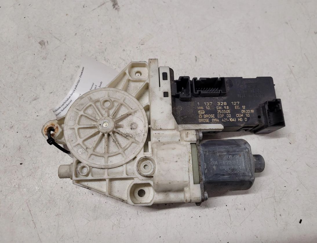 PEUGEOT 307 1 generation (2001-2008) Маторчик стеклоподъемника передней левой двери 1137328127 28661797