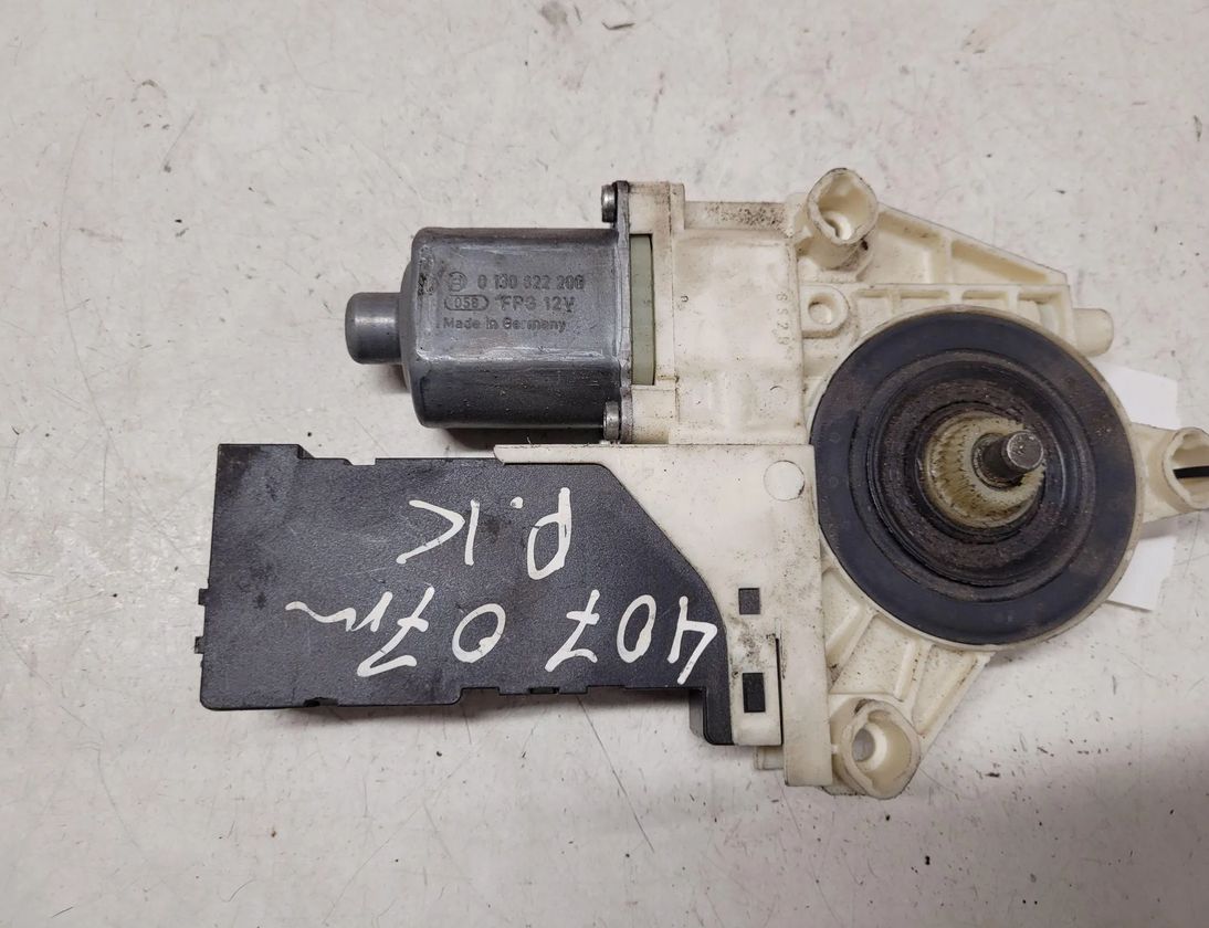 PEUGEOT 307 1 generation (2001-2008) Маторчик стеклоподъемника передней левой двери 1137328401 28661844