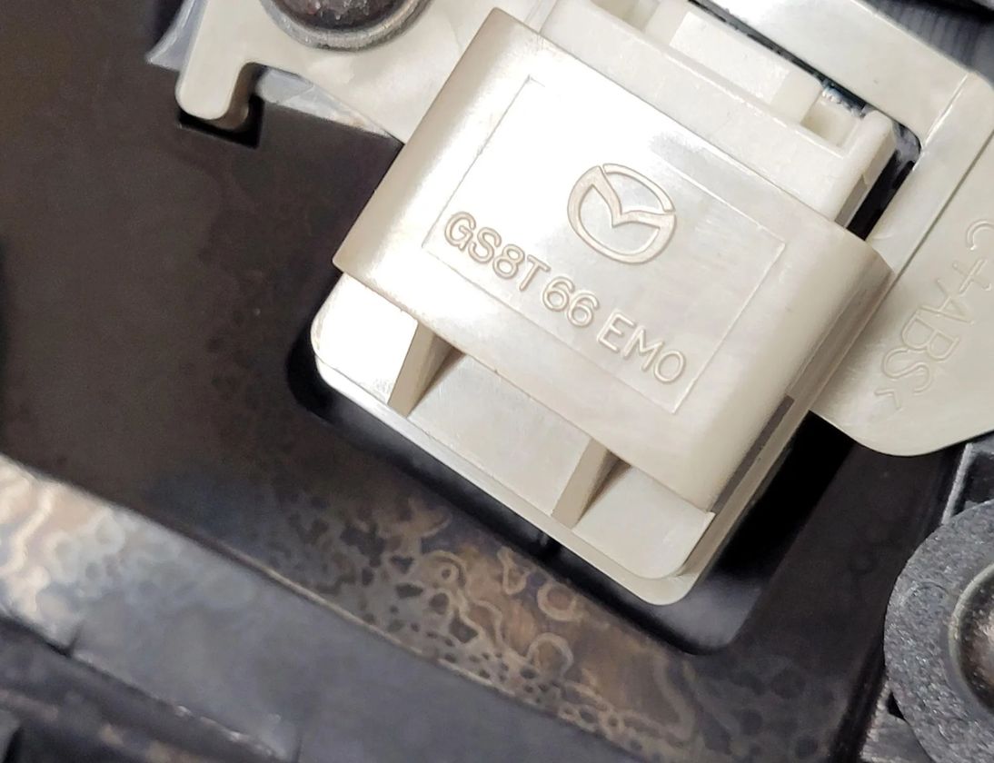 MAZDA 6 GH (2007-2013) Вентиляционные отверстия центральной консоли GS1F55311 28665990