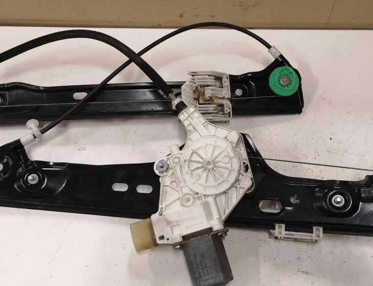 BMW 3 Series E90/E91/E92/E93 (2004-2013) Priekšējo labo durvju logu pacēlājs 6927028 28703311