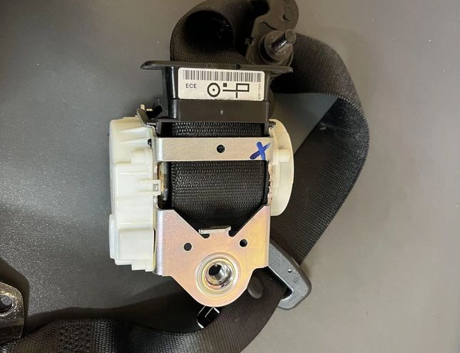 BMW 3 Series E90/E91/E92/E93 (2004-2013) Priekšējā labā drošības josta 33059849 28709177