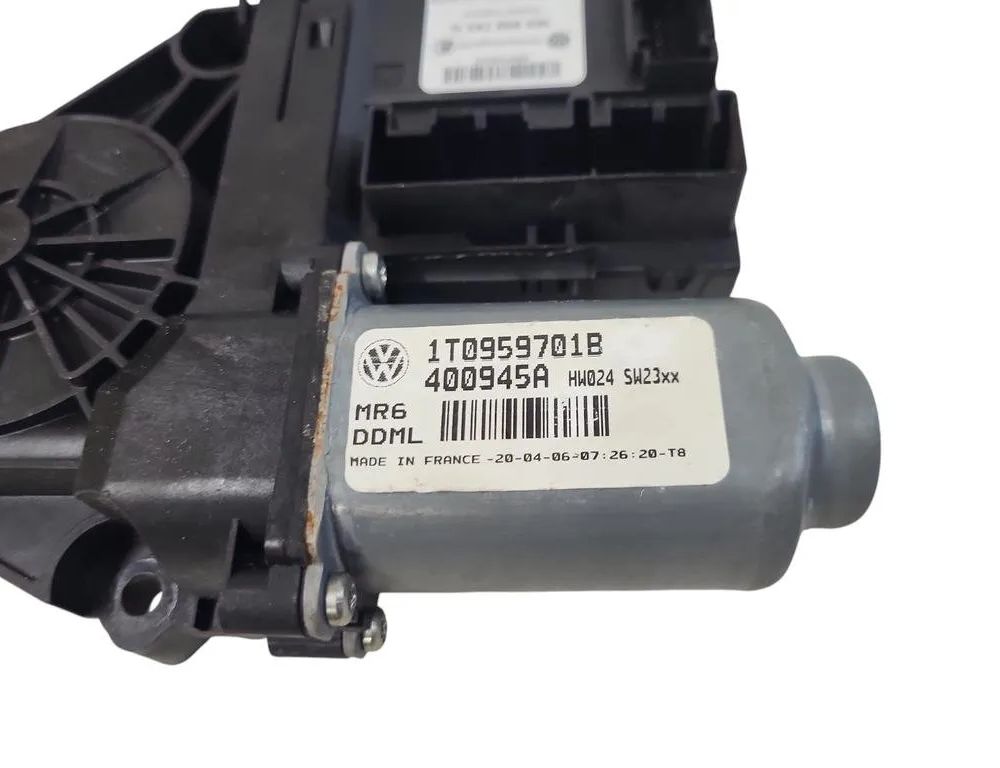 SKODA Octavia 1 generation (1996-2010) Priekšējo kreiso durvju logu pacēlāja motorīts 1T0959701B 31043988