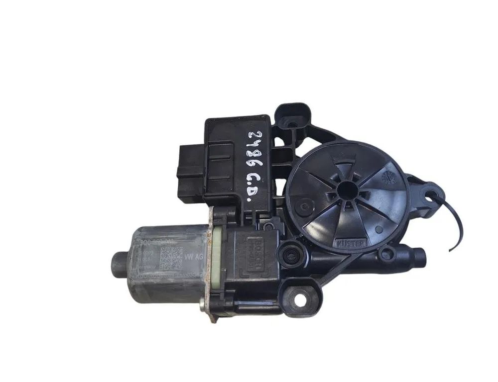 VOLKSWAGEN Golf 7 generation (2012-2024) Rear Right Door Window Control Motor 0130822694 31238648