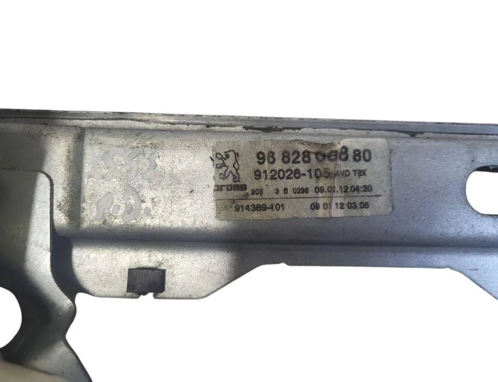 PEUGEOT 3008 1 generation (2010-2016) Priekšējo labo durvju logu pacēlājs 9682808880 31562529