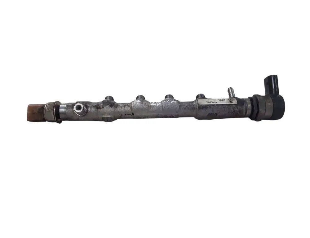 VOLKSWAGEN Passat B7 (2010-2015) Топливная рейка 03L130089J 33055306