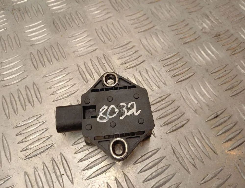 AUDI A4 B9/8W (2015-2024) Acceleration Sensor 8E0907637A 30526971