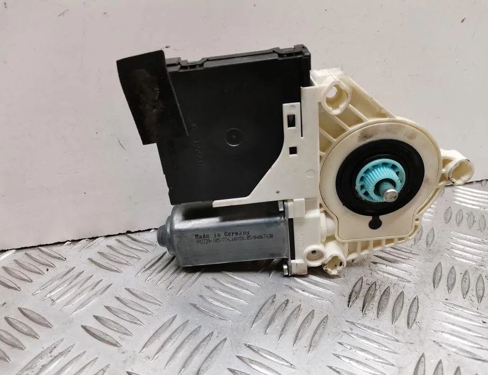 VOLKSWAGEN Passat B7 (2010-2015) Priekšējo kreiso durvju logu pacēlāja motorīts 1K0959792L,1K0959702P 30527053