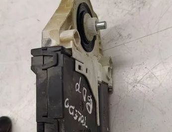 SEAT Toledo 3 generation (2004-2010) Aizmugurējo labo durvju logu pacēlājs 5p0837402A 30527166