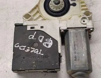 SEAT Toledo 3 generation (2004-2010) Aizmugurējo labo durvju logu pacēlājs 5p0837402A 30527166