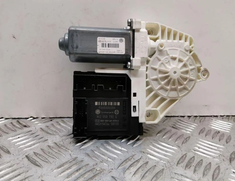 VOLKSWAGEN Passat B7 (2010-2015) Front Left Door Window Regulator Motor 1K0959702K 30528569
