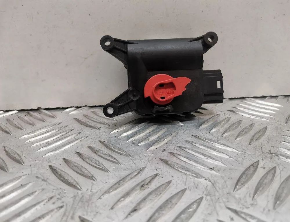 AUDI A4 B7/8E (2004-2008) Interior Heater Flap Motor Actuator 8E2820511A,0132801306 30530192