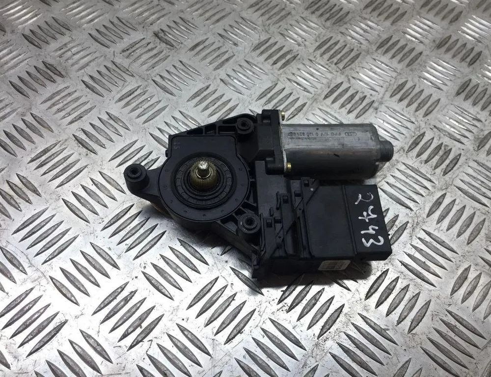 VOLKSWAGEN Passat B7 (2010-2015) Моторчик стеклоподъемника задней левой двери 0130821697 30531329