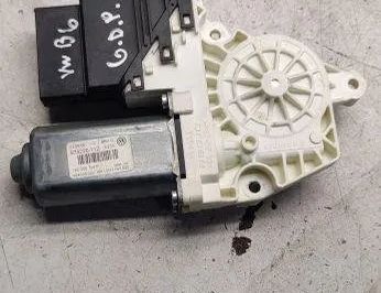 VOLKSWAGEN Passat B7 (2010-2015) Aizmugurējo labo durvju loga vadības motorīts 1k0959704p 30533815