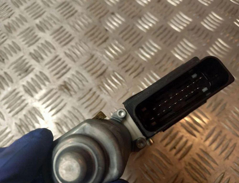 VOLKSWAGEN Passat B7 (2010-2015) Aizmugurējo kreiso durvju loga pacēlāja motorīts 1K0959703P 30534156