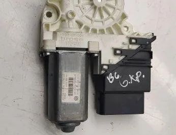 VOLKSWAGEN Passat B7 (2010-2015) Aizmugurējo kreiso durvju loga pacēlāja motorīts 1k0959703P 30534386