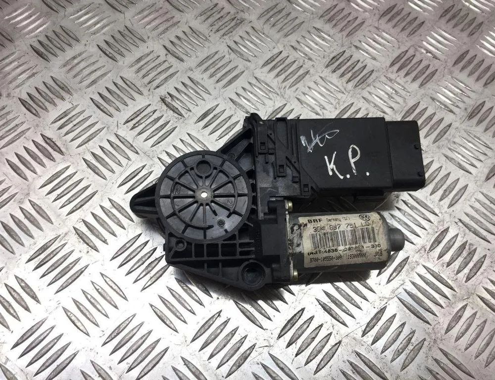 VOLKSWAGEN Passat B7 (2010-2015) Rear Left Door Window Control Motor 0130821696 30535132