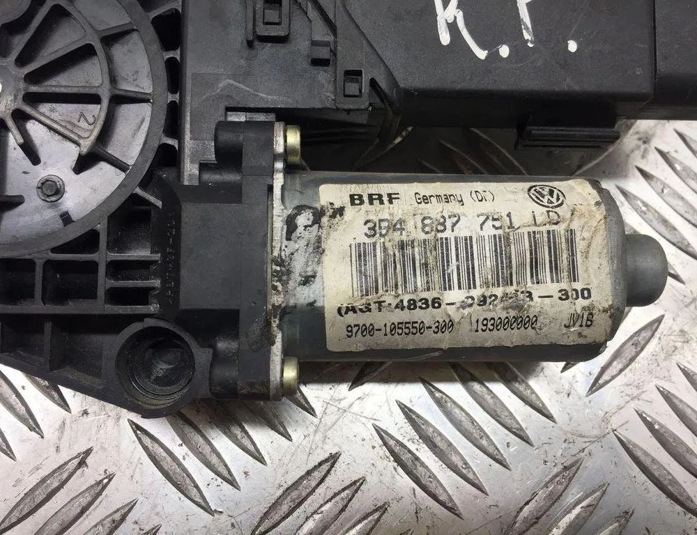 VOLKSWAGEN Passat B7 (2010-2015) Rear Left Door Window Control Motor 0130821696 30535132