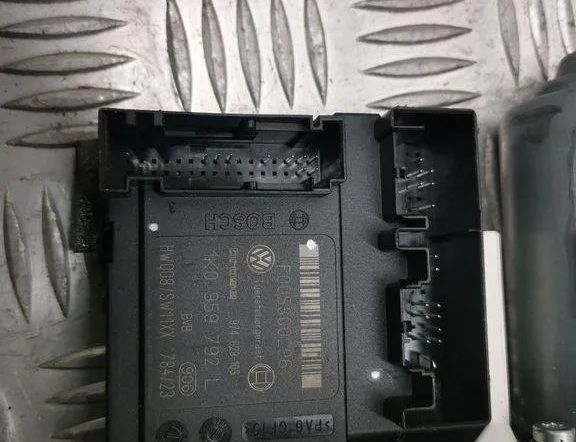 VOLKSWAGEN Passat B6 (2005-2010) Priekšējo kreiso durvju logu pacēlāja motorīts 981675114,1K0959792L 30535544