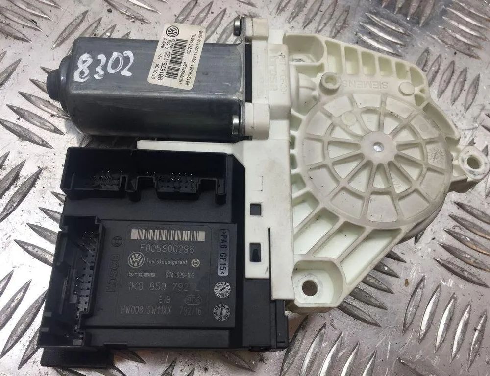 VOLKSWAGEN Passat B7 (2010-2015) Priekšējo kreiso durvju logu pacēlāja motorīts 1K0959702P 30536334