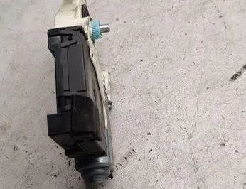 VOLKSWAGEN Passat B7 (2010-2015) Priekšējo kreiso durvju logu pacēlāja motorīts 1K0959701P,981235351 30537315