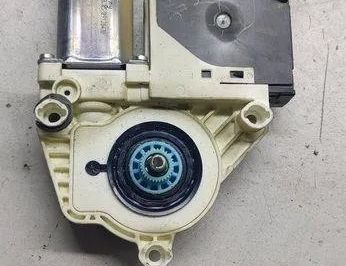 VOLKSWAGEN Passat B6 (2005-2010) Priekšējo kreiso durvju logu pacēlāja motorīts 1k0959702ac 30538438