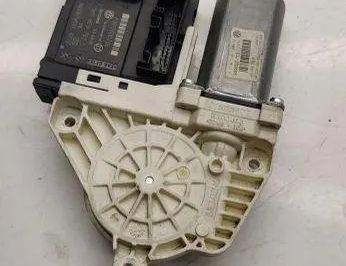 VOLKSWAGEN Passat B7 (2010-2015) Priekšējo kreiso durvju logu pacēlāja motorīts 1k0959702p 30539574