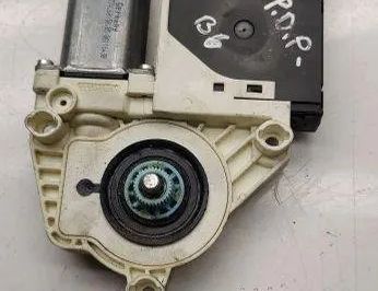 VOLKSWAGEN Passat B7 (2010-2015) Priekšējo kreiso durvju logu pacēlāja motorīts 1k0959702p 30539574