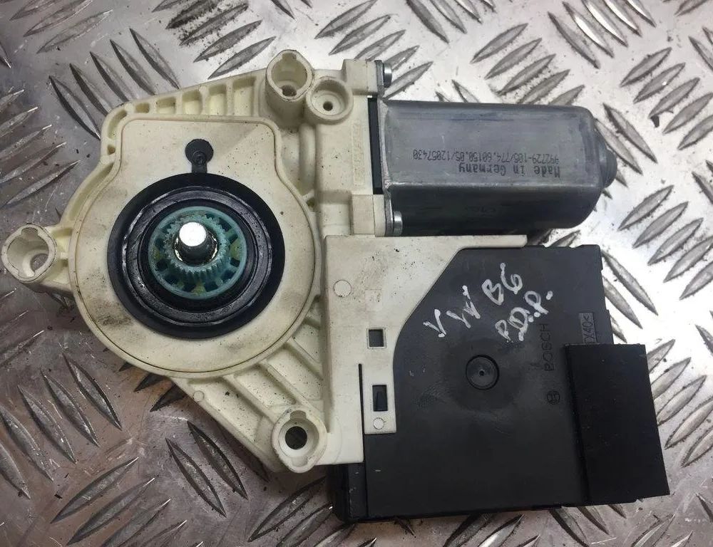 VOLKSWAGEN Passat B7 (2010-2015) Front Left Door Window Regulator Motor 1K0959701P 30539704