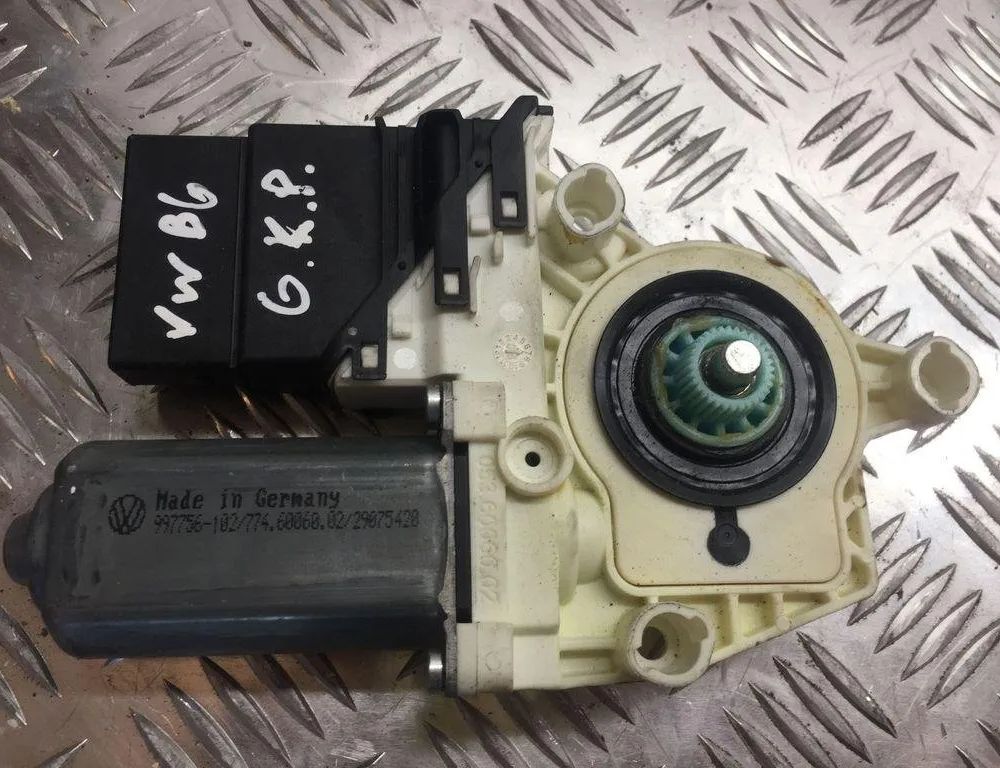 VOLKSWAGEN Passat B7 (2010-2015) Моторчик стеклоподъемника задней левой двери 1K0959703 30541328