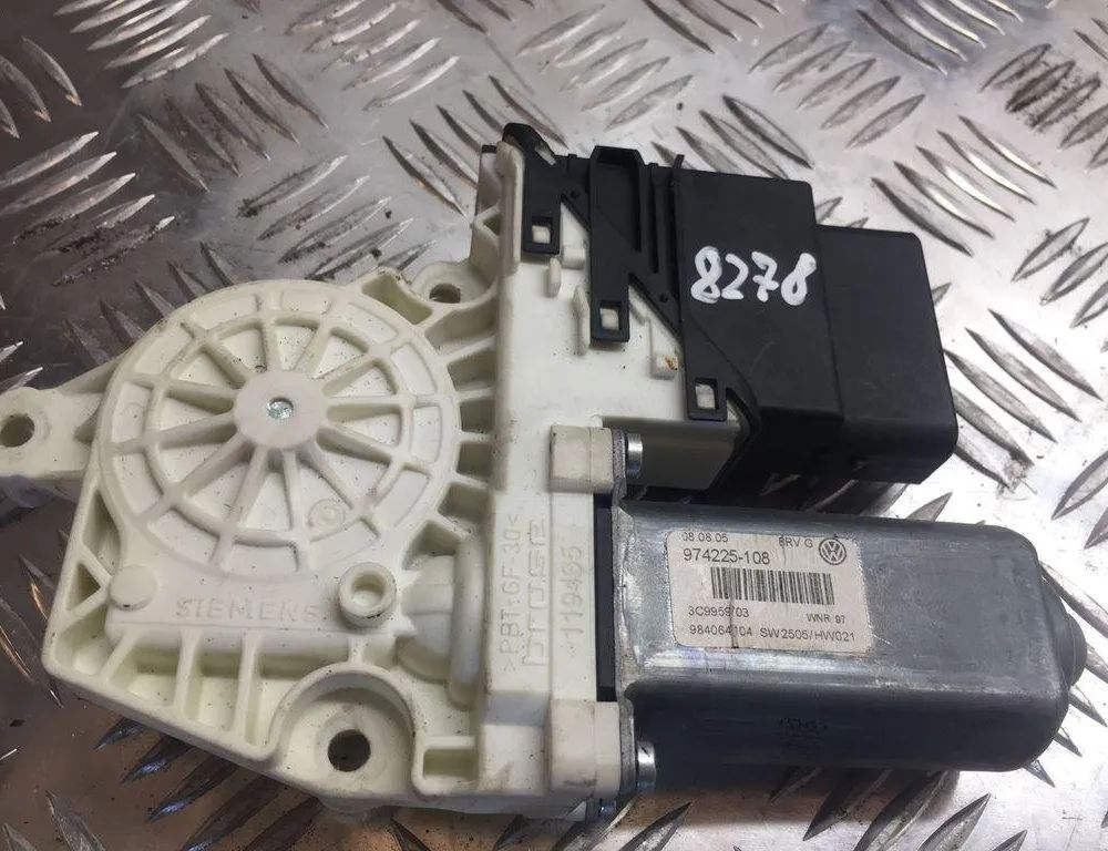 VOLKSWAGEN Passat B7 (2010-2015) Моторчик стеклоподъемника задней левой двери 1K0959703 30541328