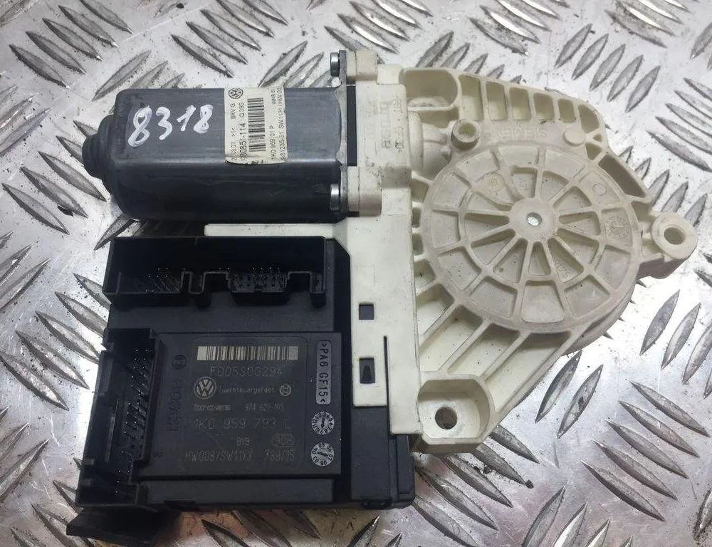 VOLKSWAGEN Passat B7 (2010-2015) Front Left Door Window Regulator Motor 1K0959701P 30542381