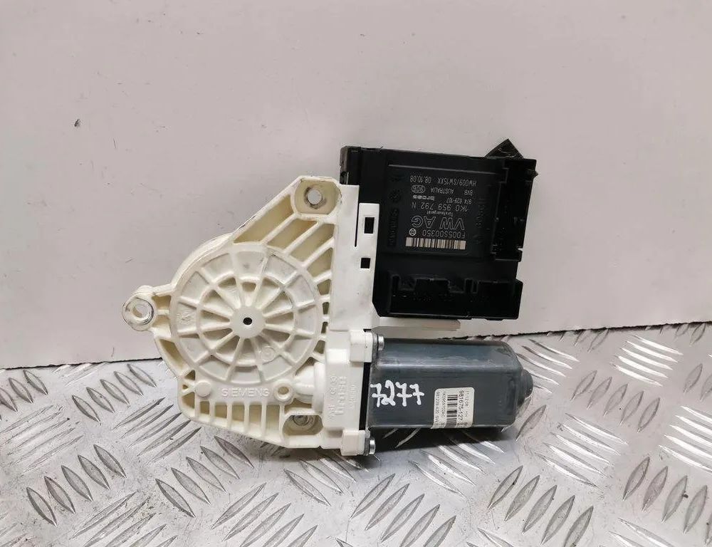 VOLKSWAGEN Passat B7 (2010-2015) Priekšējo kreiso durvju logu pacēlāja motorīts 3C2837461L,1K0959702AC 30543210