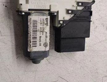 SKODA Octavia 2 generation (2004-2013) Aizmugurējo kreiso durvju loga pacēlāja motorīts 1k0959703ak 30543425