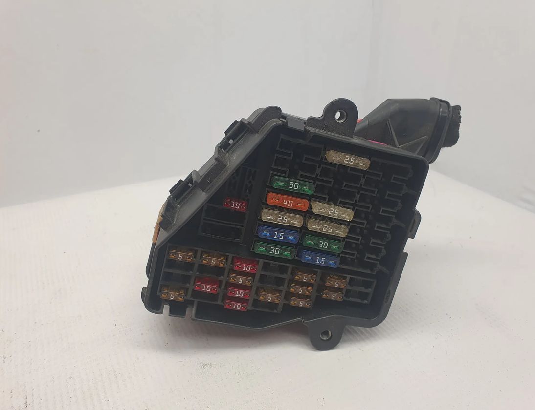 AUDI A6 C6/4F (2004-2011) Drošinātāju kārba 8D1941824 12063437