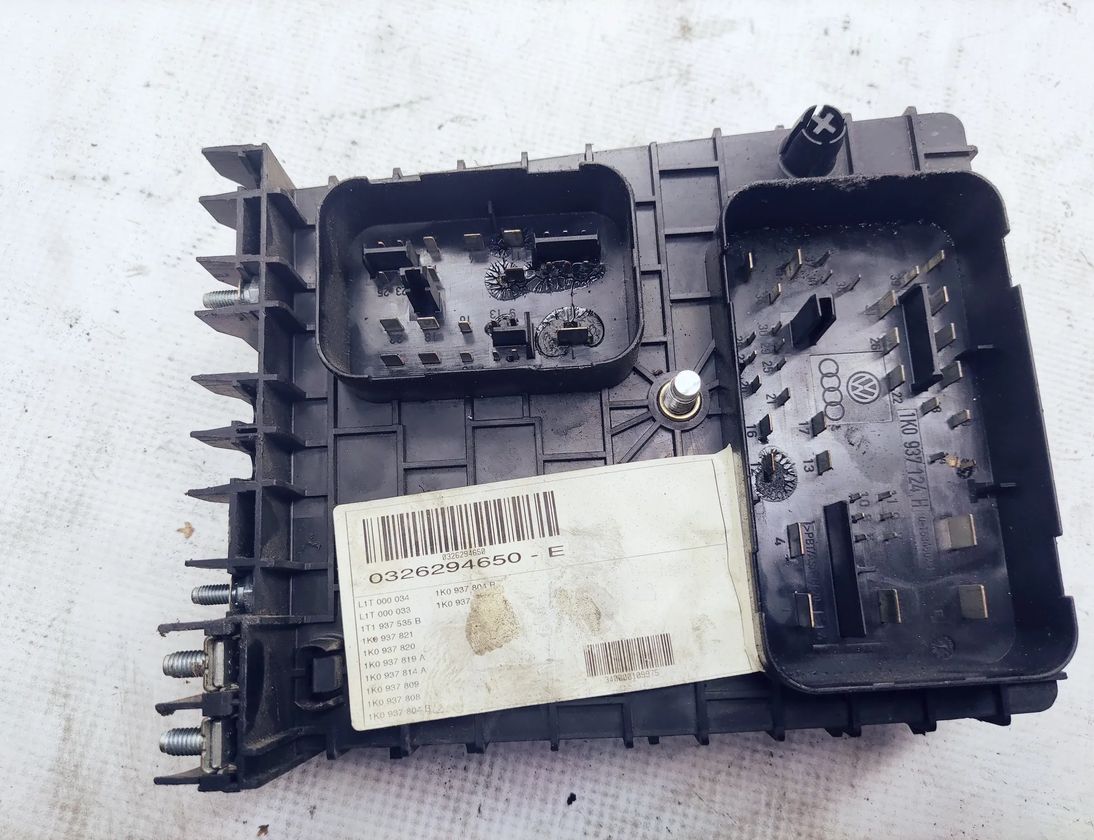 VOLKSWAGEN Touran 1 generation (2003-2015) Блок предохранителей 1K0937124,01394932,013949631 14929759