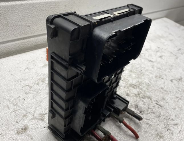 VOLKSWAGEN Golf 5 generation (2003-2009) Drošinātāju kārba 1K0937124 17293650