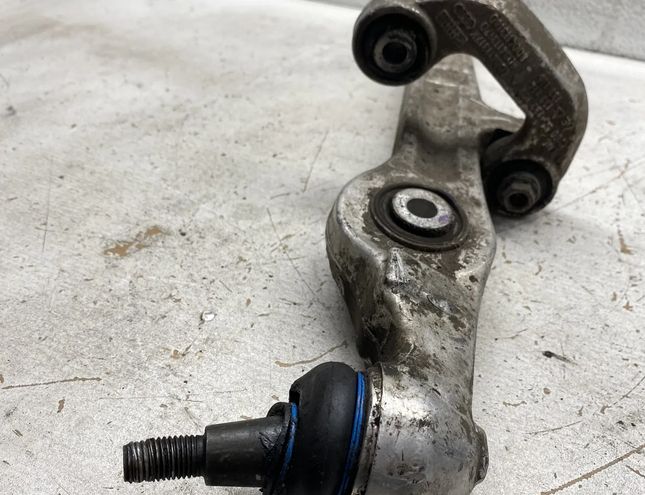 AUDI A6 C5/4B (1997-2004) Front Right Arm 8D0411318D 18315625