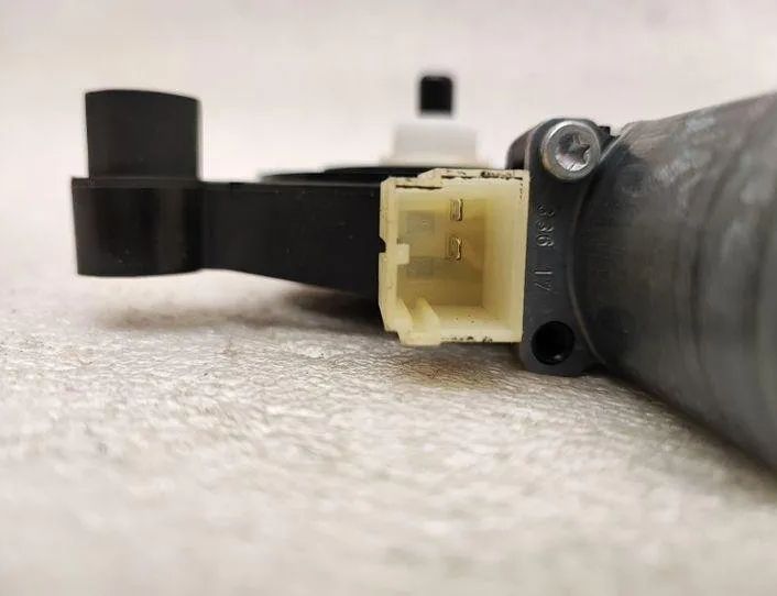 PORSCHE Macan 1 generation (2013-2023) Priekšējo kreiso durvju logu pacēlāja motorīts 5Q0959801A 27441893