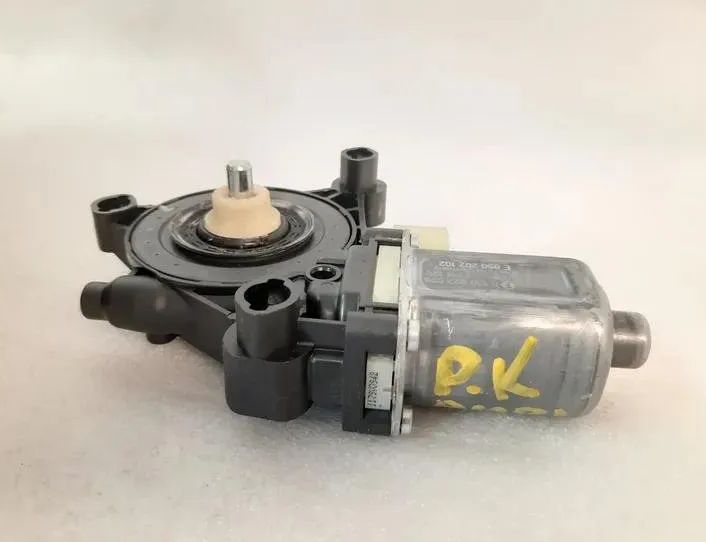 AUDI A3 8Y (2020-2024) Priekšējo kreiso durvju logu pacēlāja motorīts 5Q0959802C 27447030