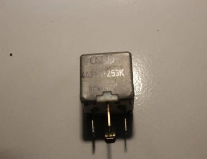 VOLKSWAGEN Passat B5 (1996-2005) Relejs 443951253K,899512000 27160466