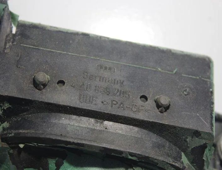 AUDI A4 B5/8D (1994-2001) Aizmugurējo kreiso durvju ārējais rokturis 4A0839205 27160582