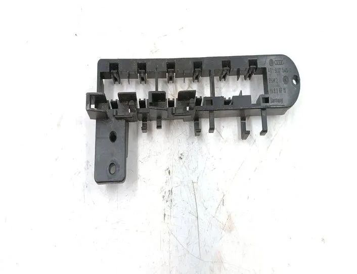 AUDI A6 C5/4B (1997-2004) Блок предохранителей 4B1937545B,PA66GF15 27164001