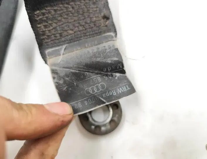 AUDI A4 B5/8D (1994-2001) Aizmugurējā vidējā drošības josta 4A5857709J,Z6Z000,0901008N 27175503