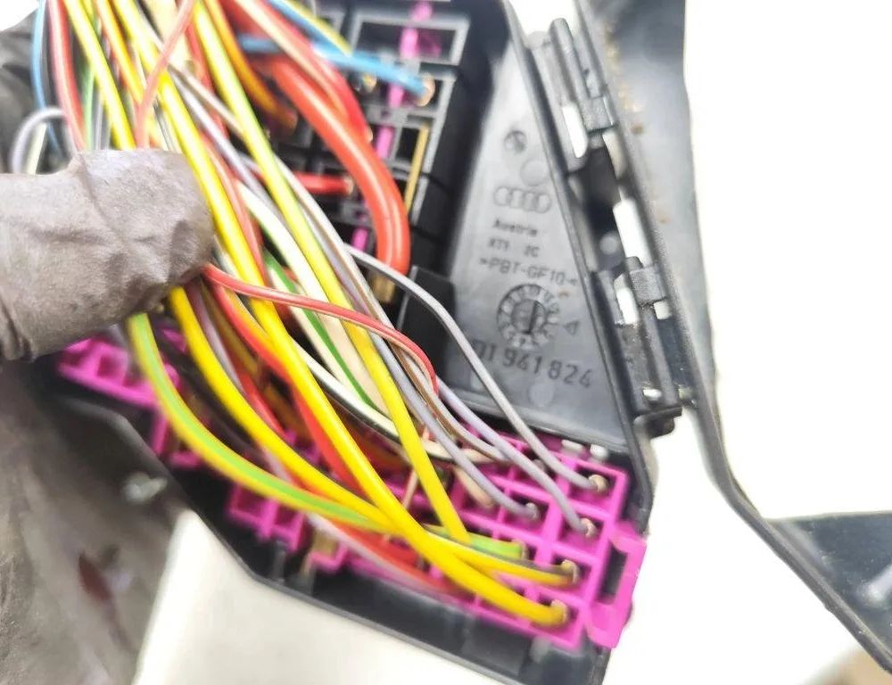 SKODA Octavia 1 generation (1996-2010) Fuse box 8D1941824 31486185