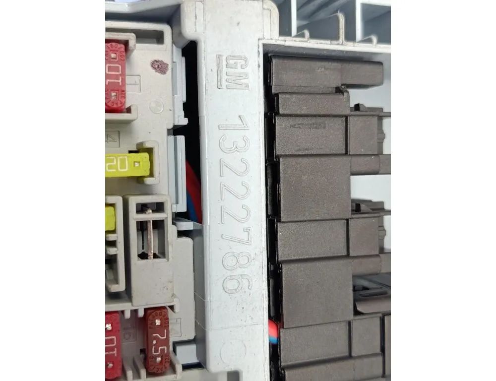 OPEL Astra K (2015-2021) Блок предохранителей 13222786 33076343