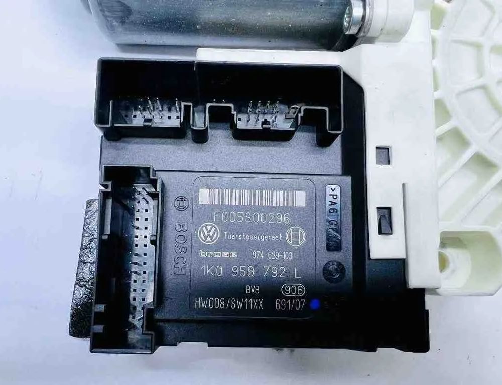 VOLKSWAGEN Passat B7 (2010-2015) Front Left Door Window Regulator Motor F005S00296,1K0959792L,974629103 32735000