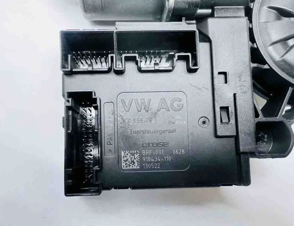 VOLKSWAGEN Passat B7 (2010-2015) Маторчик стеклоподъемника передней левой двери 3C0959792C,918434110 32735904