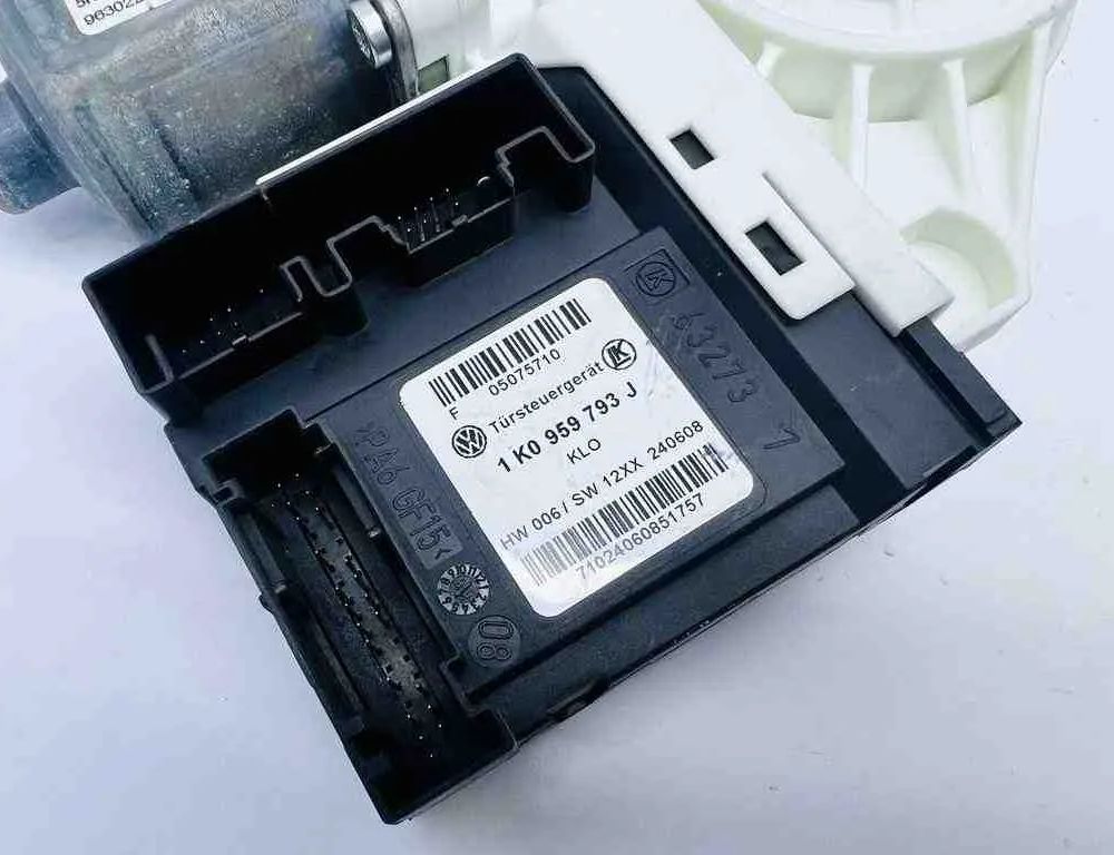 VOLKSWAGEN Tiguan 1 generation (2007-2017) Priekšējo kreiso durvju logu pacēlāja motorīts 05075710,1K0959793J,71024060851757 32736019