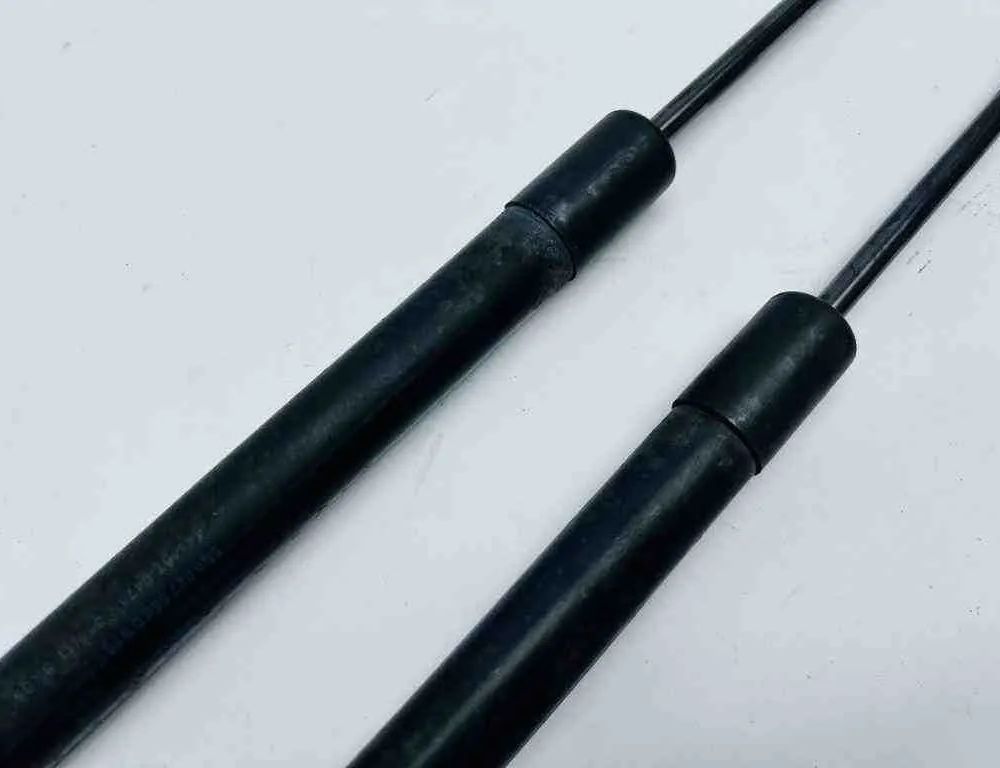 VOLKSWAGEN Tiguan 1 generation (2007-2017) Aizmugurējā bagāžnieka amartizātors labajā pusē 5N0827550D 32736073