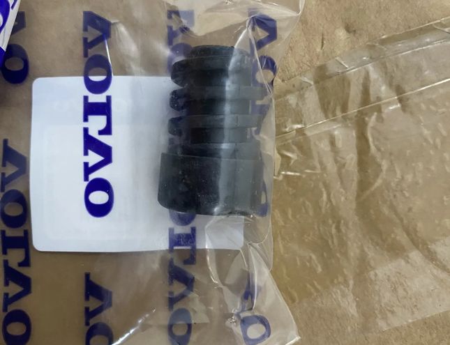 VOLVO XC40 1 generation (2017-2024) Резиновая крышка двигателя 31402320 30386753